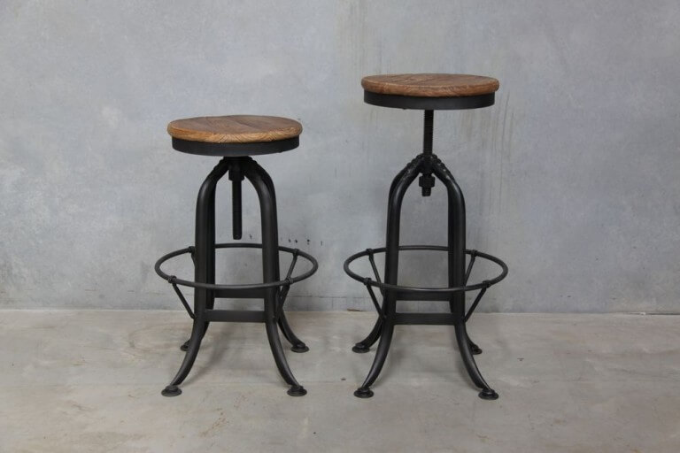 A swivel top stool