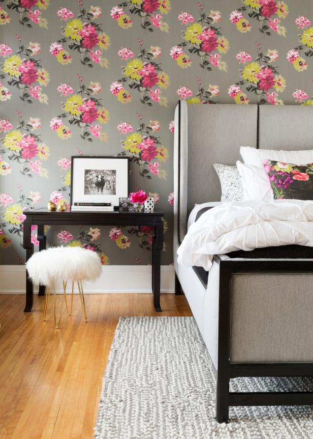 Florals wallpaper bedroom